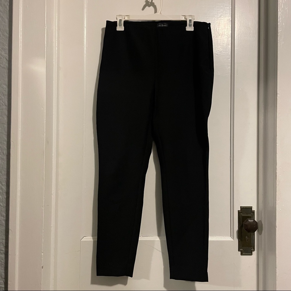 White House Black Market - The Skinny Ankle - 8 Curvy